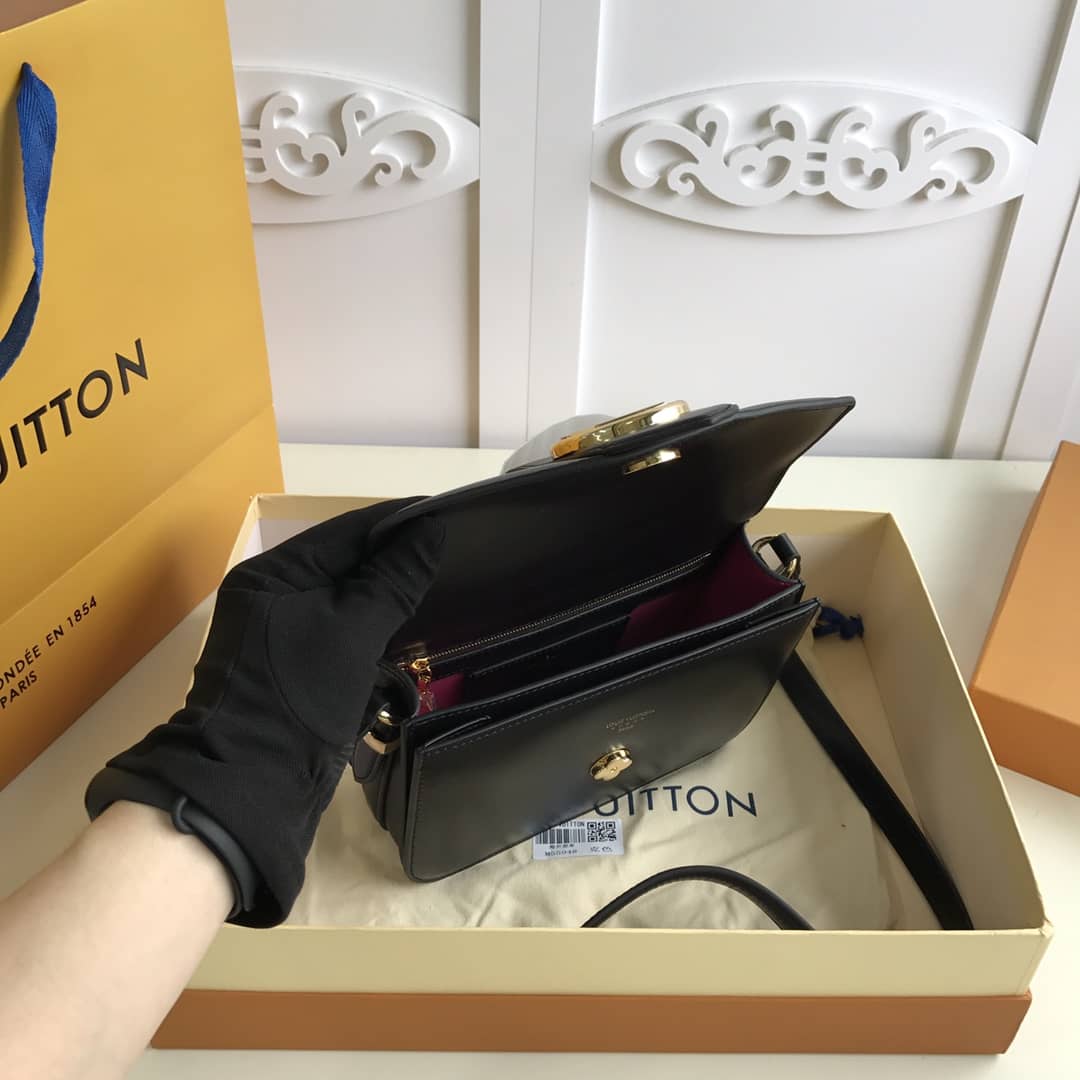 L0vis Vvtt0n Pont9 Neuf Leather Replica Shoulder Bag Black M55948