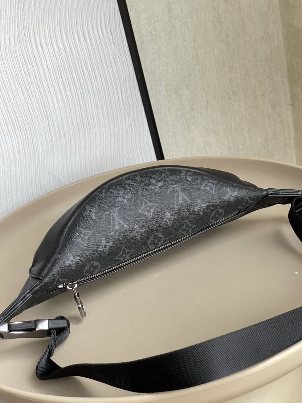 L0vis Vvtt0n Discovery Bumbag Monogram Eclipse Black M46035 Replica Belt Bag