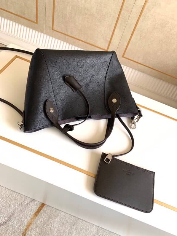 L0vis Vvtt0n Mahina Hina PM Leather Tote Replica Black M54353