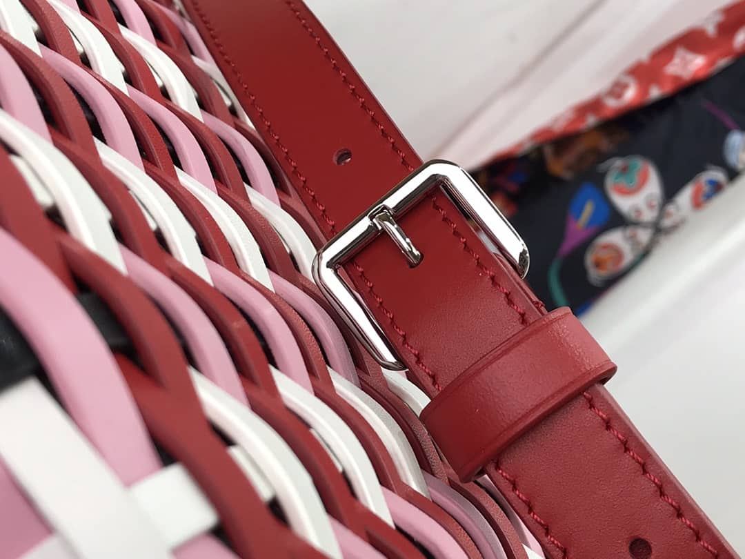 L0vis Vvtt0n Capucines Taurillon Shoulder Bag Replica Red M94519