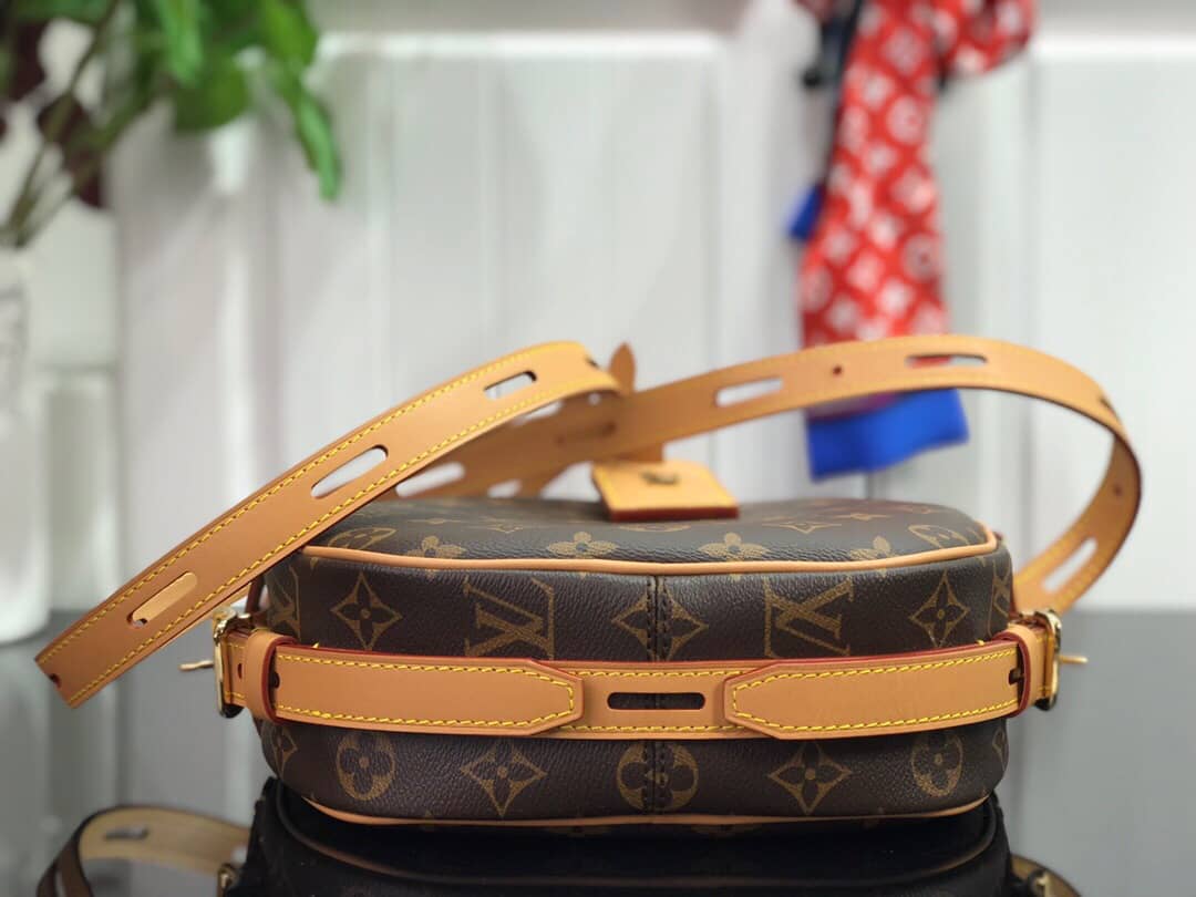 L0vis Vvtt0n Monogram Boite Chapeau Souple Replica Shoulder Bag M52294