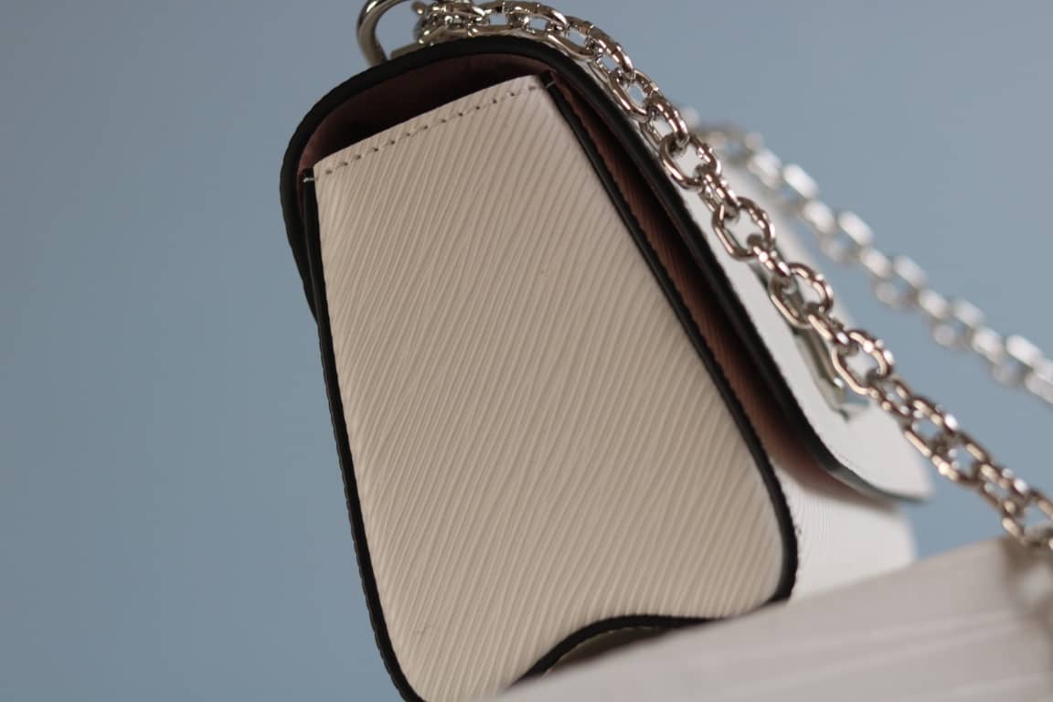 L0vis Vvtt0n Replica Twist MM Epi Leather Bag White