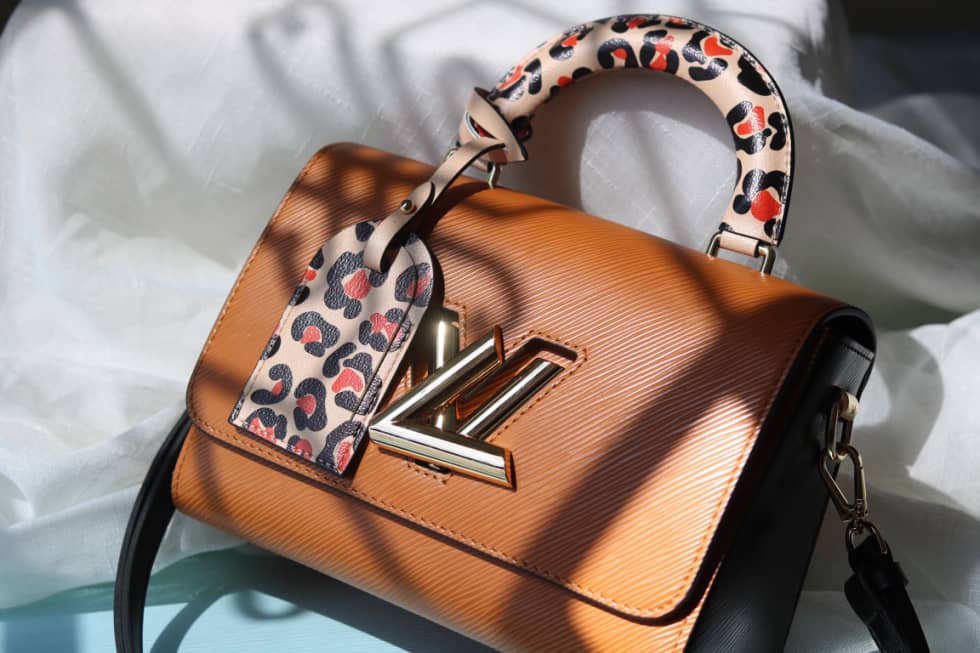 L0vis Vvtt0n Twist Leopard Handle Bag Epi Leather PM M50362 Replica Shoulder Bag