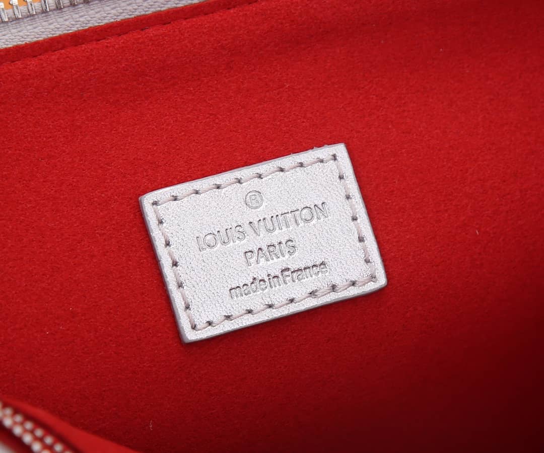 L0vis Vvtt0n Coussin PM Monogram Embossed Replica Crossbody Bag Silver M57790