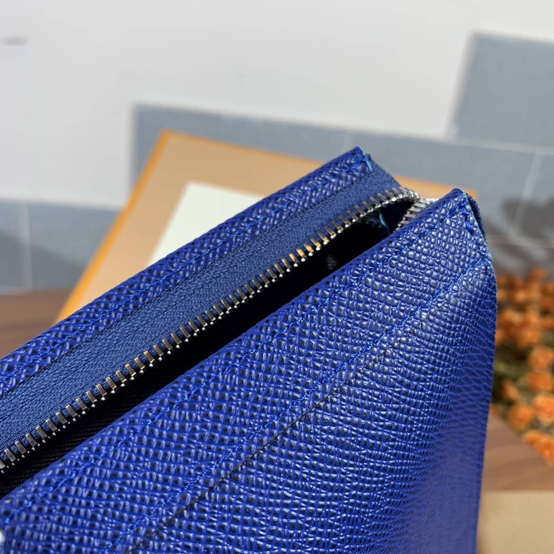 L0vis Vvtt0n Pochette Voyage MM Pouch Blue M30395 Replica