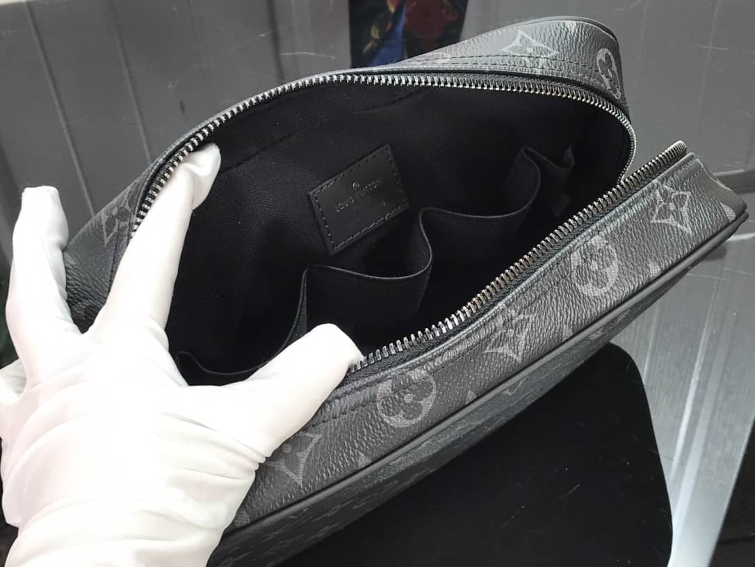 L0vis Vvtt0n Monogram Eclipse Toiletry Pouch M43383
