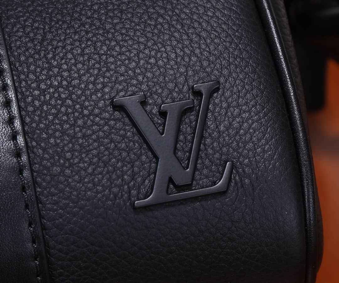 L0vis Vvtt0n Aerogram Keepall XS Noir M80950 Replica Shoulder Bag