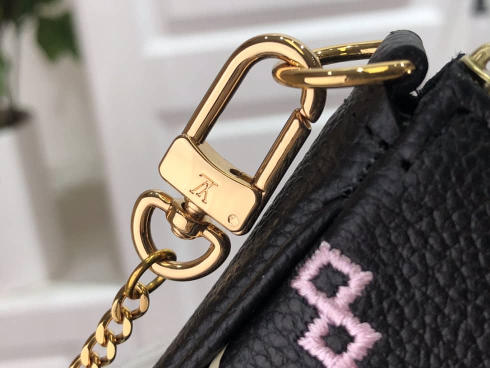 L0vis Vvtt0n Mini Pochette Accessoires Empreinte Broderies Black M81140 Replica