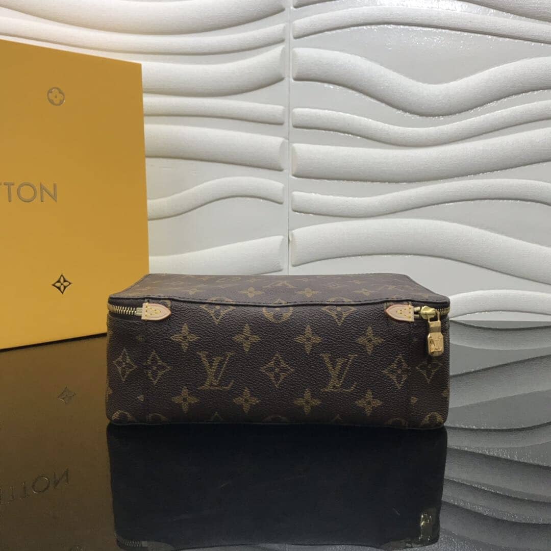 L0vis Vvtt0n Monogram Packing Cube PM Replica