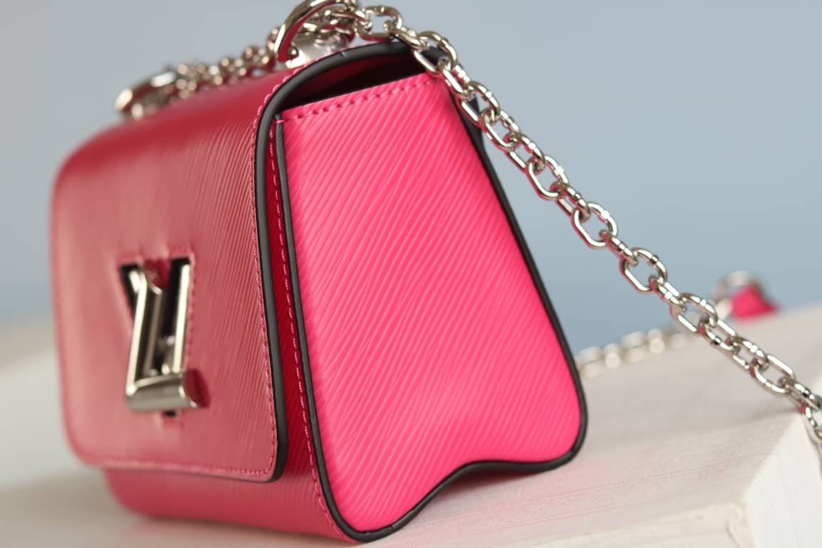 L0vis Vvtt0n Replica Twist MM Epi Leather Bag Red