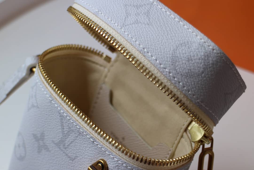 L0vis Vvtt0n Epi Leather Chalk Nano Replica Bucket Bag M61112