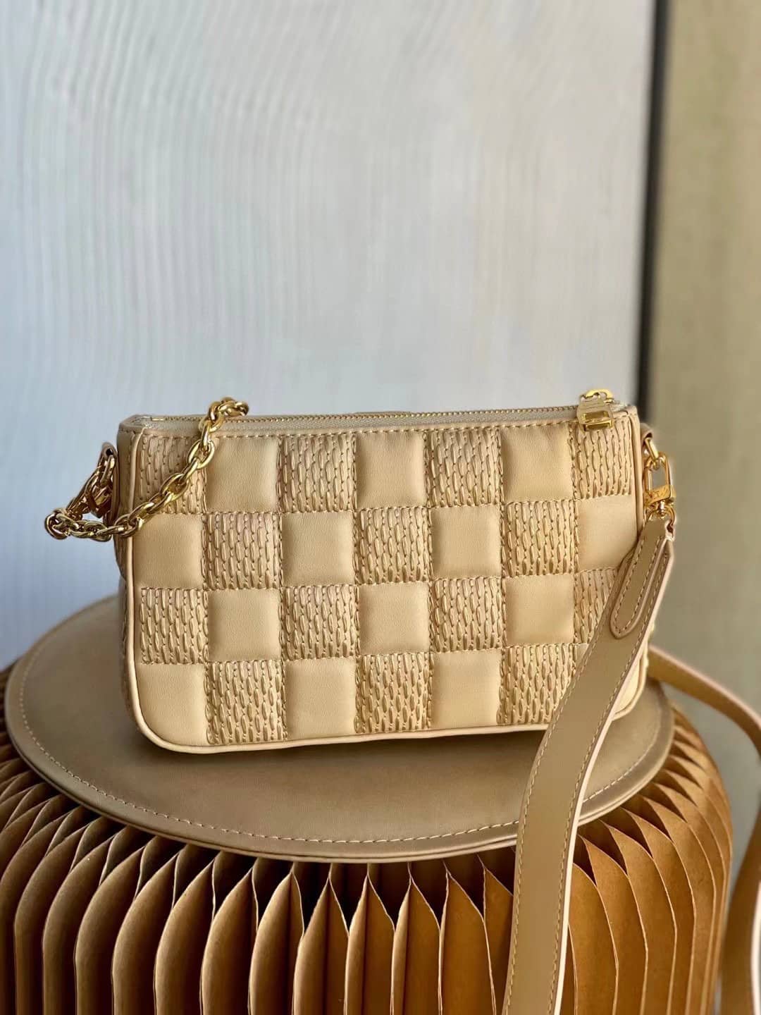 L0vis Vvtt0n Pochette Troca Beige M59048 Replica Crossbody Bag