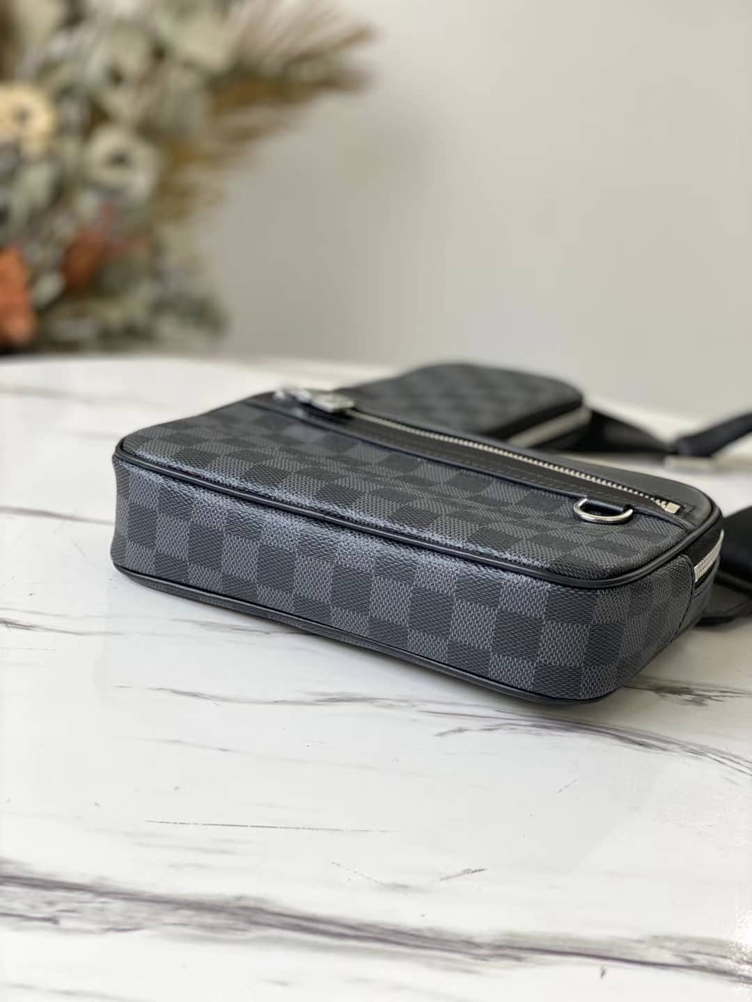 L0vis Vvtt0n Scott Damier Graphite Canvas Messenger Bag Replica N50018