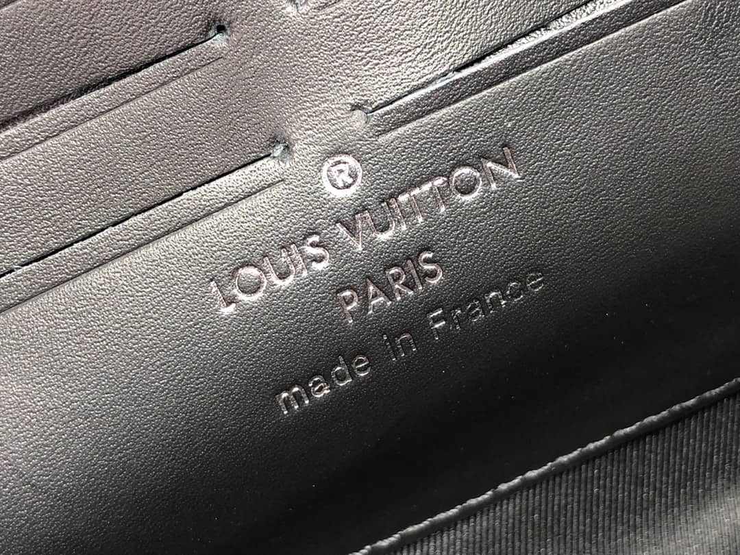 L0vis Vvtt0n Soft Trunk Replica Wallet Black M30697