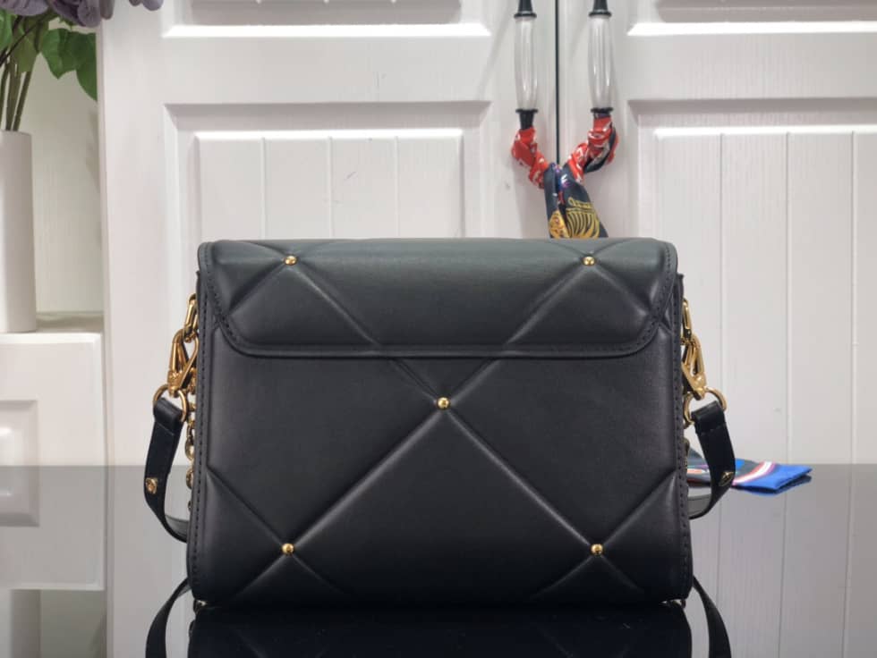 L0vis Vvtt0n Twist MM Leather M59029 Replica Crossbody Bag