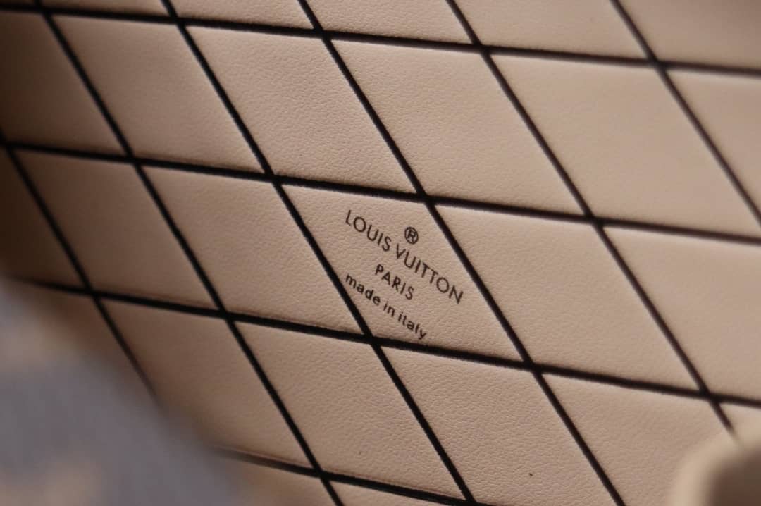 L0vis Vvtt0n Petite Malle Monogram Canvas Replica Bag Orange M40273