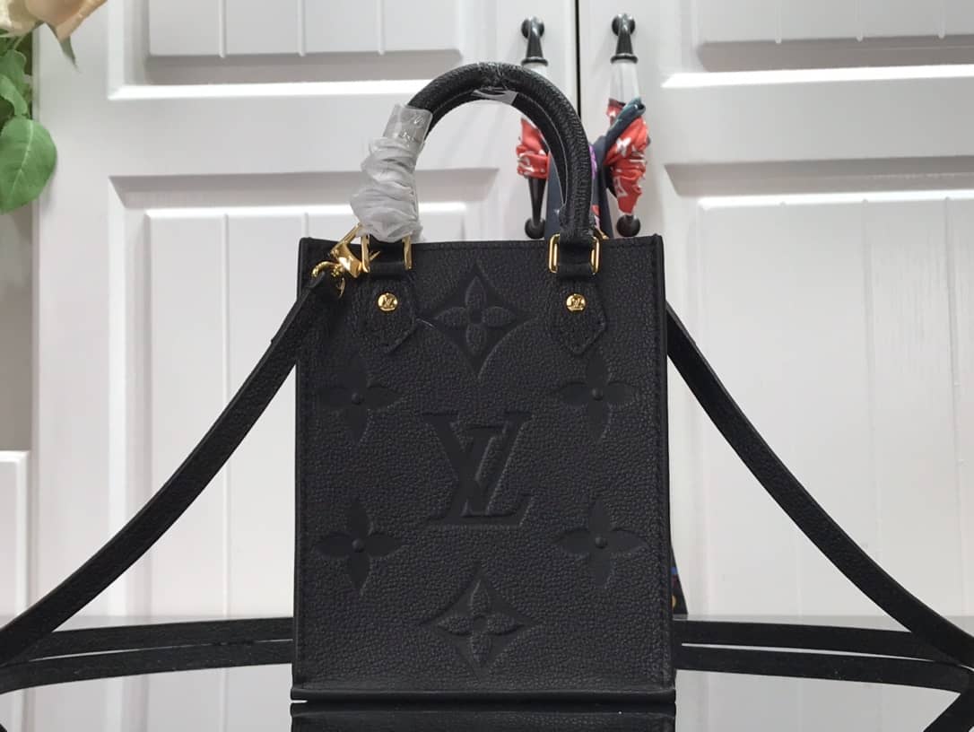 L0vis Vvtt0n Monogram Petit Sac Plat 2Way Replica Shoulder Bag Black M69442