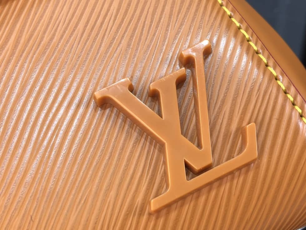 L0vis Vvtt0n Cluny Mini Epi Leather M58928 Replica Shoulder Bag