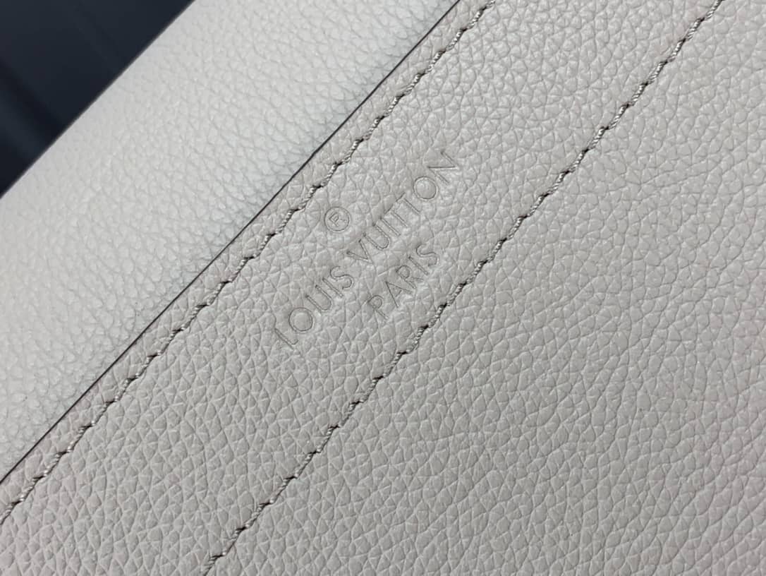 L0vis Vvtt0n Lockme Chain PM Replica Handbag Beige M57073