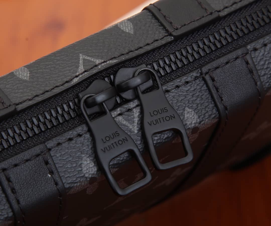 L0vis Vvtt0n Pochette Dupe Monogram Eclipse Soft Trunk M69838