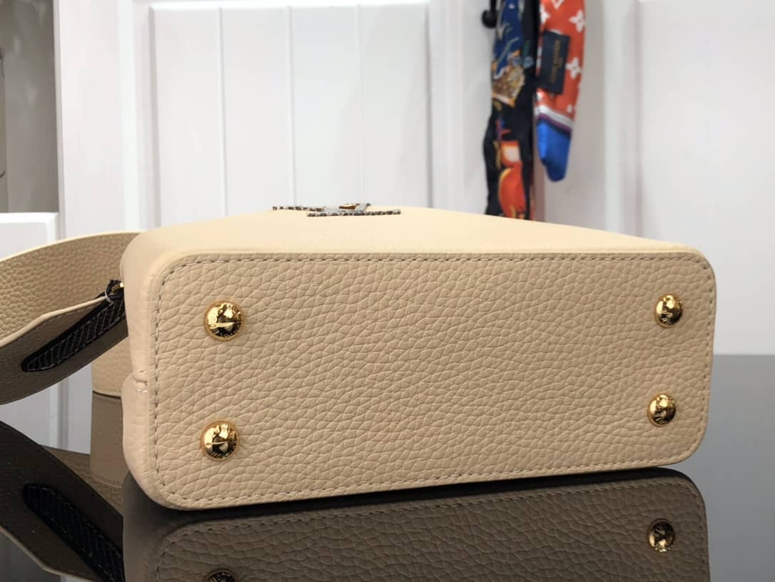 L0vis Vvtt0n Capucines MM Taurillon Leather Tote M94227