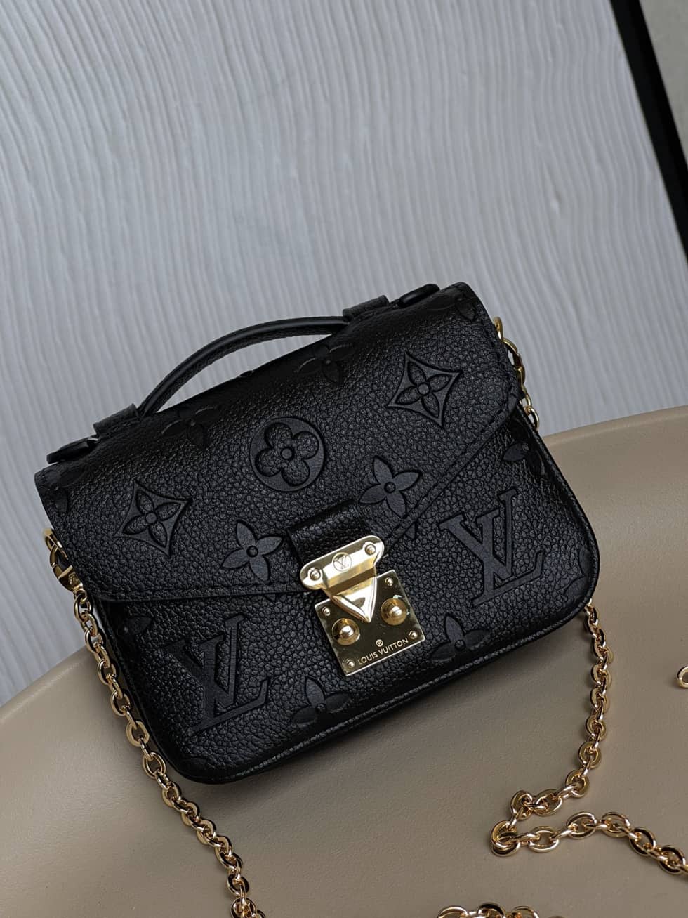 L0vis Vvtt0n Micro Métis Monogram Empreinte Leather 2WAY Chain M81389 Replica Crossbody Bag