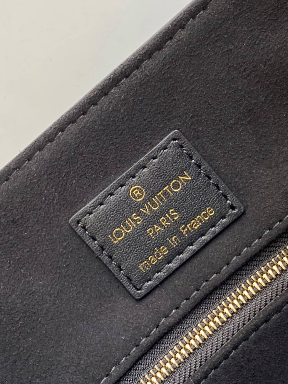 L0vis Vvtt0n Petit Sac Plat Epi Leather Black M69441 Replica Shoulder Bag