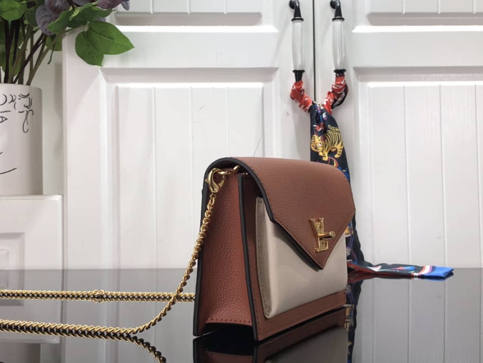 L0vis Vvtt0n Mylockme Chain Pochette M63471 Replica Crossbody Bag