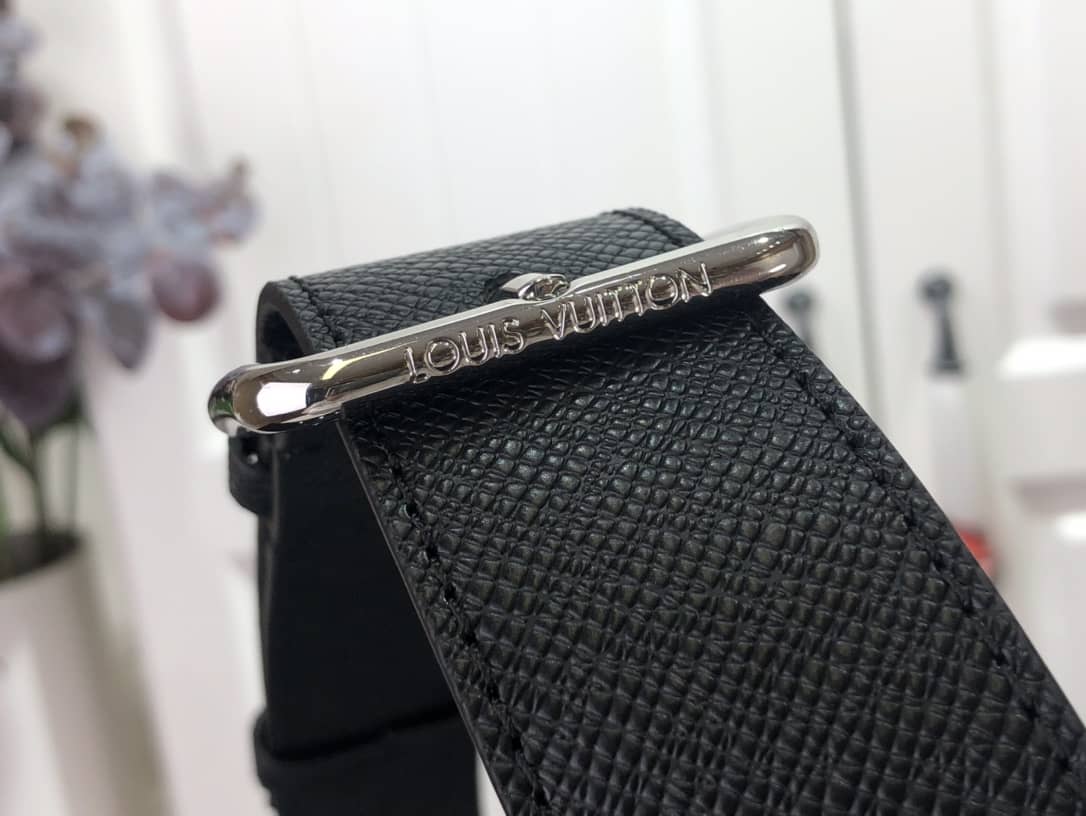 L0vis Vvtt0n New Flap Taiga Cowhide Leather Replica Messenger Bag M30807