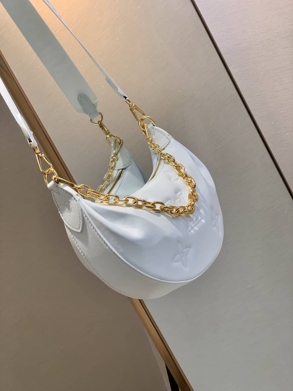 L0vis Vvtt0n Over The Moon Bubblegram White M59959 Replica Hobo