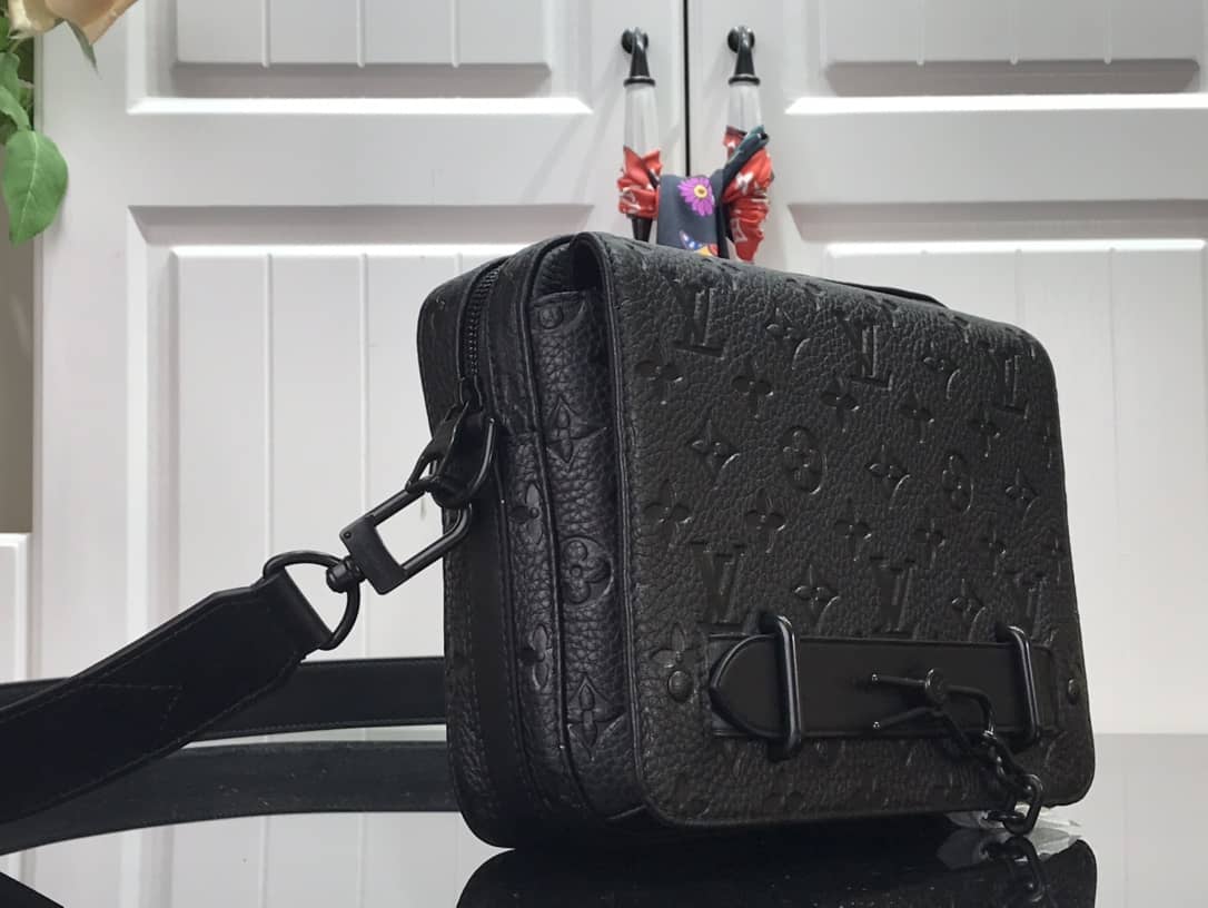 L0vis Vvtt0n Steamer Taurillon Monogram Messenger Bag Replica M57307