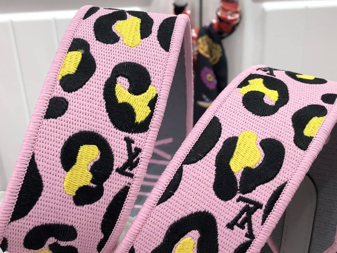 L0vis Vvtt0n Epi Leather Twist MM Replica Bag M58606