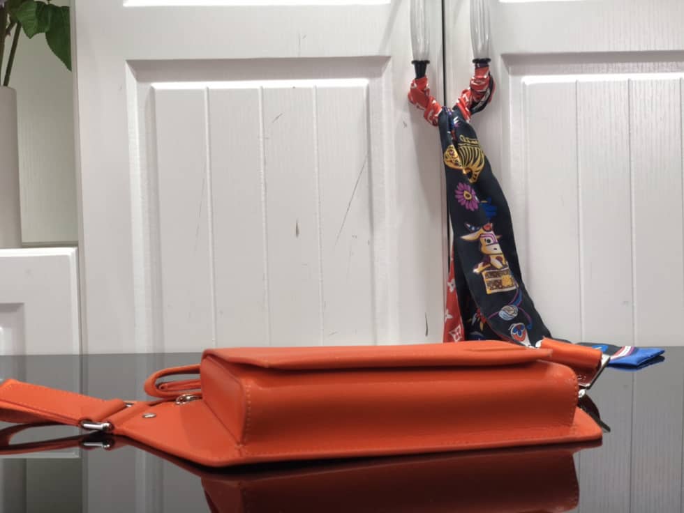 L0vis Vvtt0n Aerogram Slingbag M57081 Replica Shoulder Bag