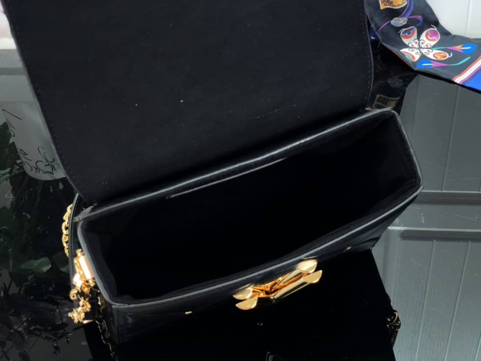 L0vis Vvtt0n Twist MM Leather M59029 Replica Crossbody Bag