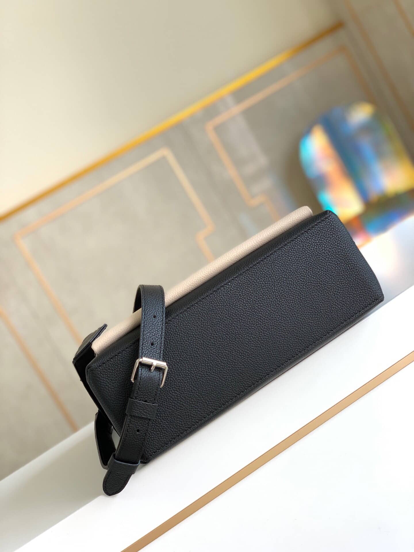 L0vis Vvtt0n My Lockme Vanille Leather Crossbody Bag Replica M54878