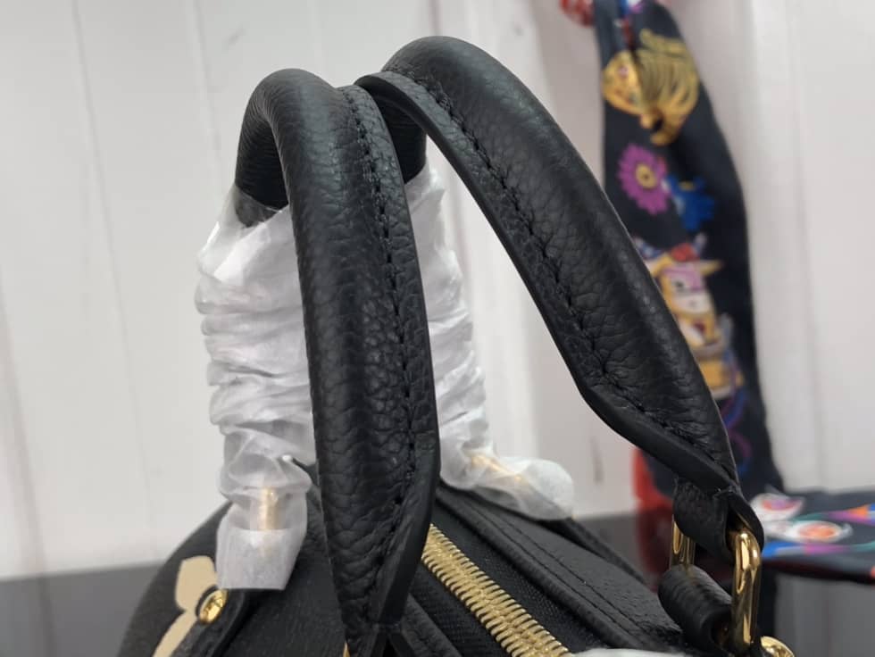 L0vis Vvtt0n Papillon BB Bicolour Monogram Empreinte Leather M46031 Replica Shoulder Bag