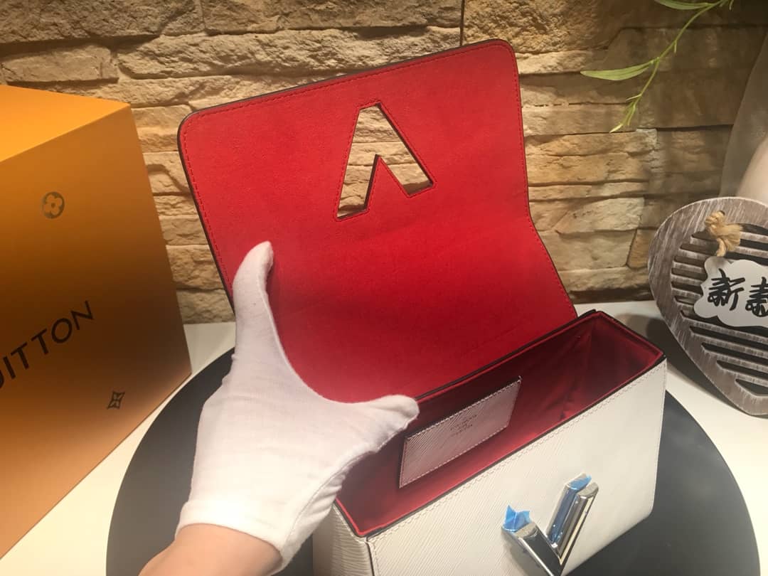 L0vis Vvtt0n Twist MM Bag White M50296 Replica