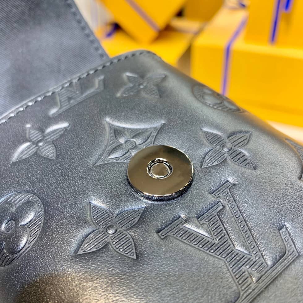 L0vis Vvtt0n x Nigo Flap Double Pouch Black M81005 Replica Phone Bag