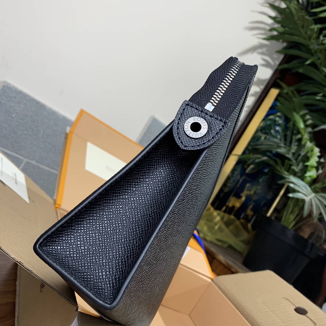 L0vis Vvtt0n Pochette Voyage MM Replica Handbag M30675