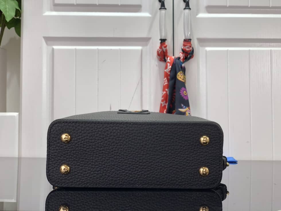 L0vis Vvtt0n Capucines Mini Black M58732 Replica Crossbody Bag