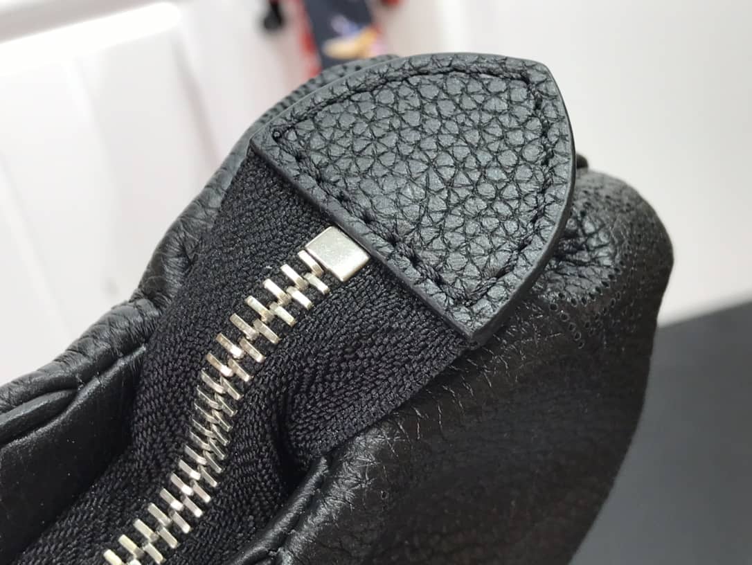 L0vis Vvtt0n Scala Mini Replica Pouch Black M80092