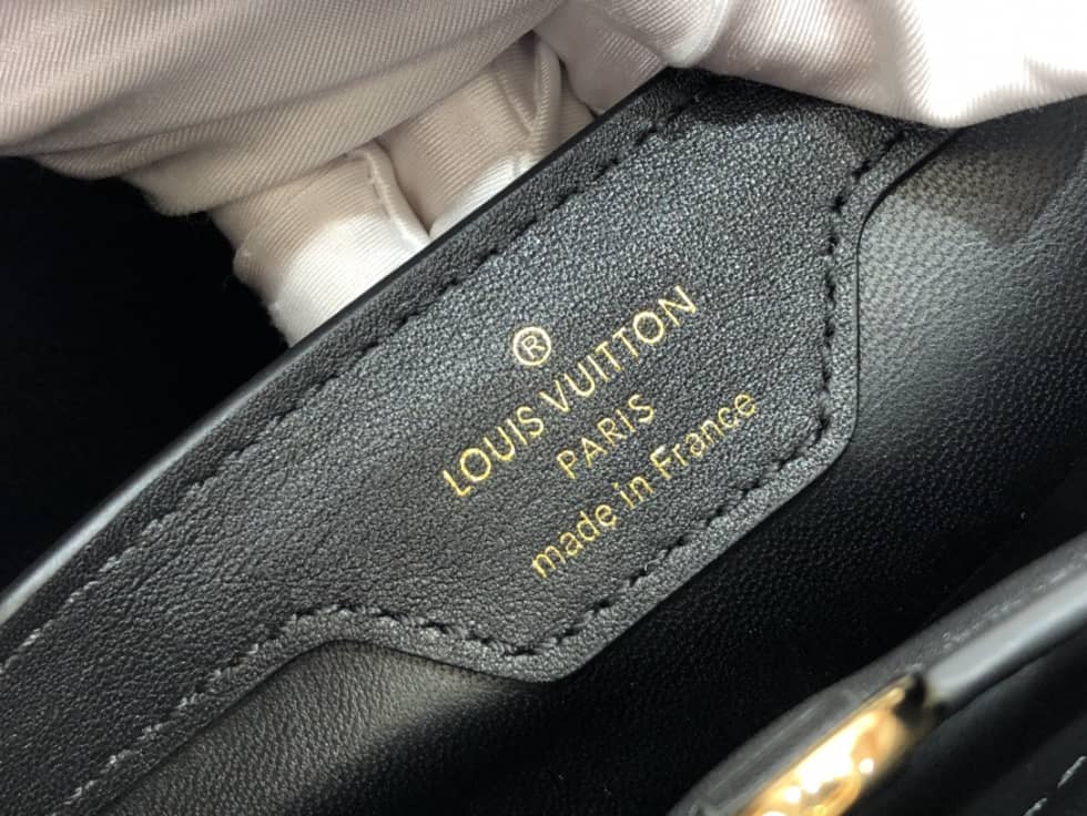 L0vis Vvtt0n Capucines BB Black M59225 Replica Shoulder Bag