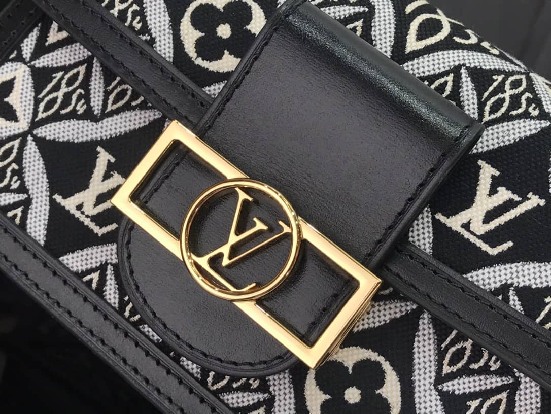 L0vis Vvtt0n Since 1854 Dauphine Chain Replica Wallet Black M69992