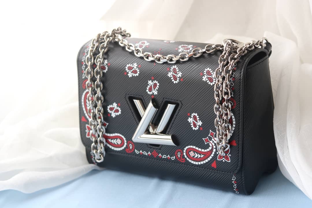 L0vis Vvtt0n Twist Epi Handbag Replica Black M50320