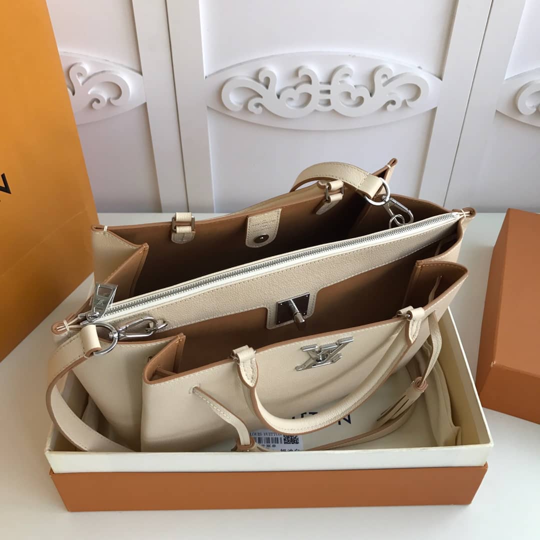 L0vis Vvtt0n Lockmeto Leather Tote Replica White M54569