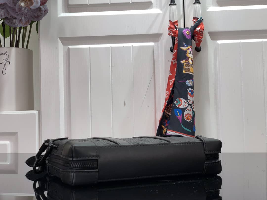 L0vis Vvtt0n Soft Trunk Replica Wallet Black M30697