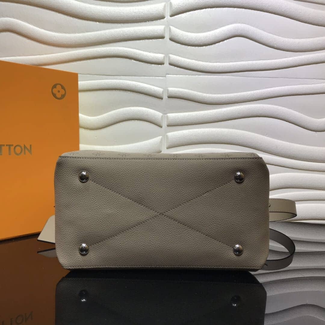 L0vis Vvtt0n Beaubourg Hobo MM Mahina Leather Replica Beige M56073