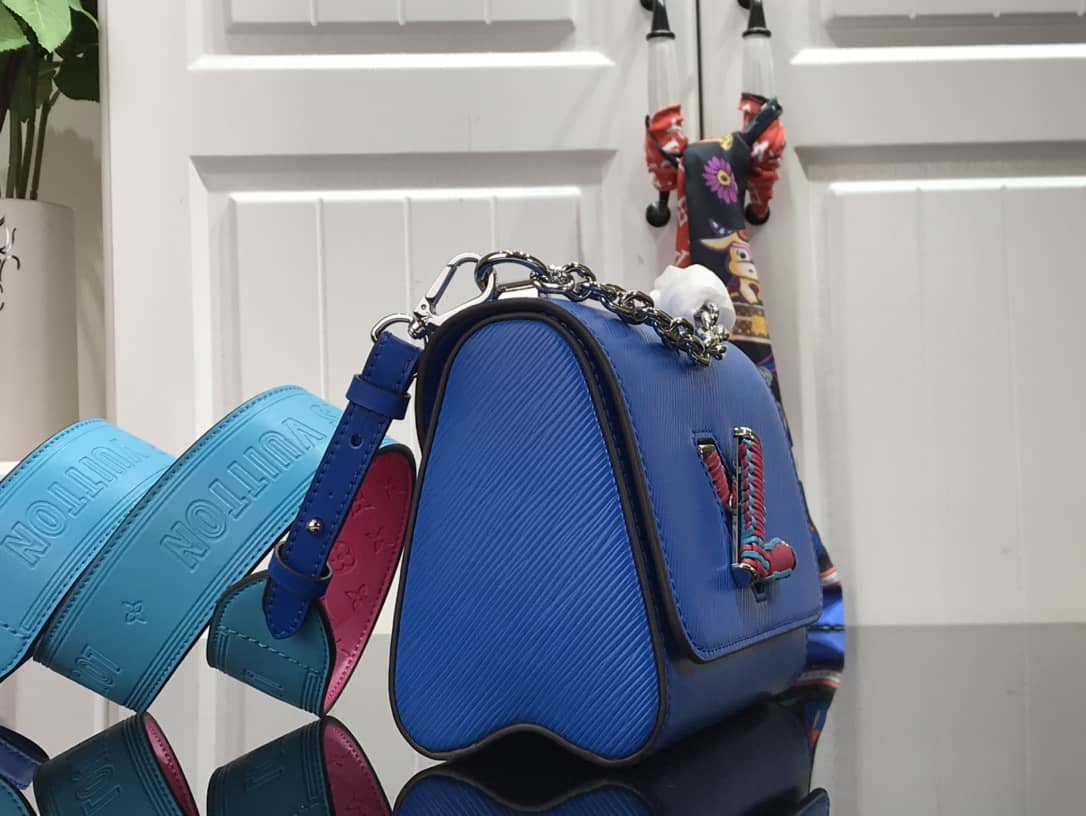 L0vis Vvtt0n Monogram Calfskin 2Way Chain Leather Replica Shoulder Bag M57669