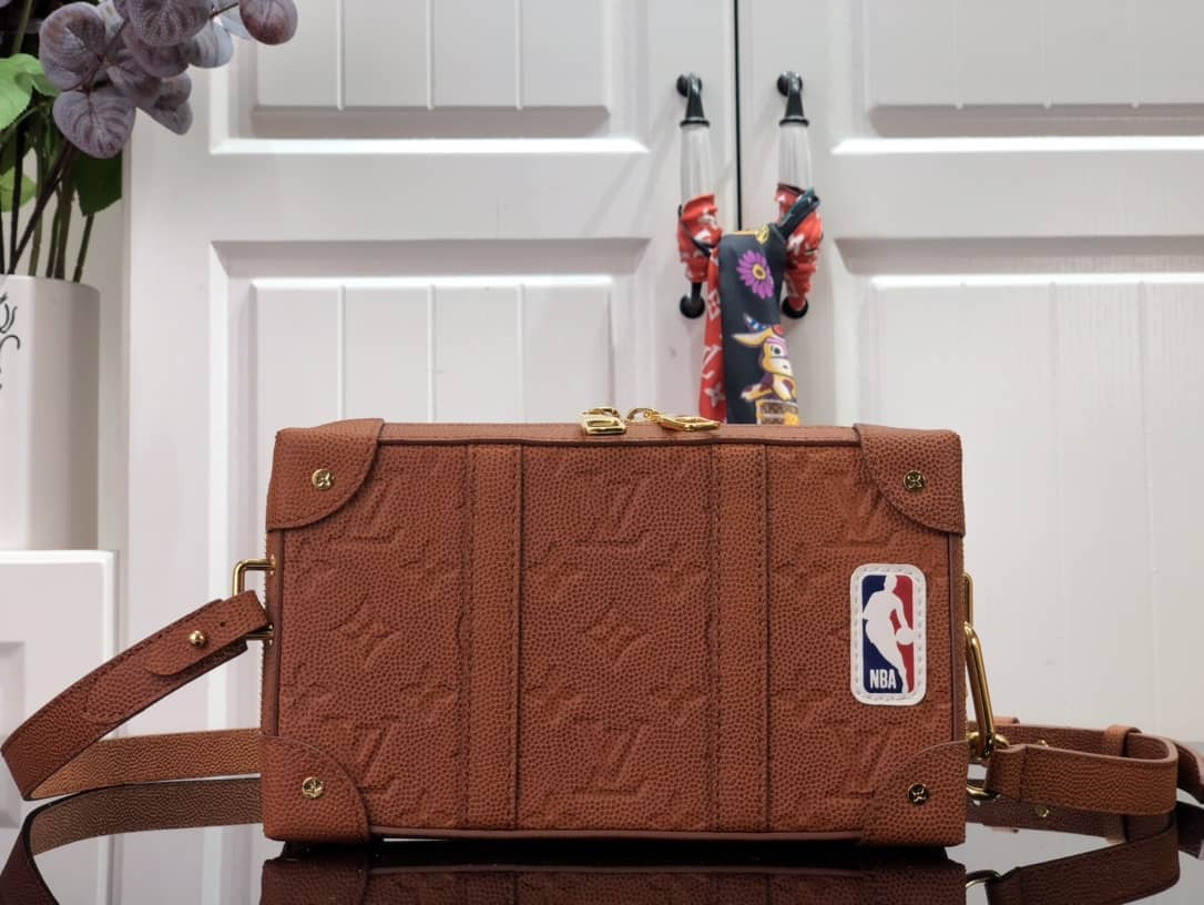L0vis Vvtt0n Crossbody Dupe Soft Trunk NBA Wearable M80549