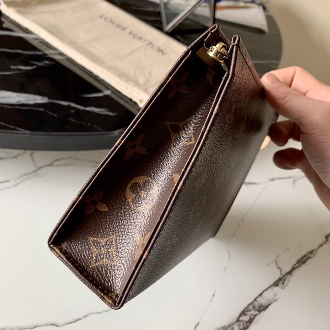 L0vis Vvtt0n Toiletry Pouch Monogram Canvas Replica M47544